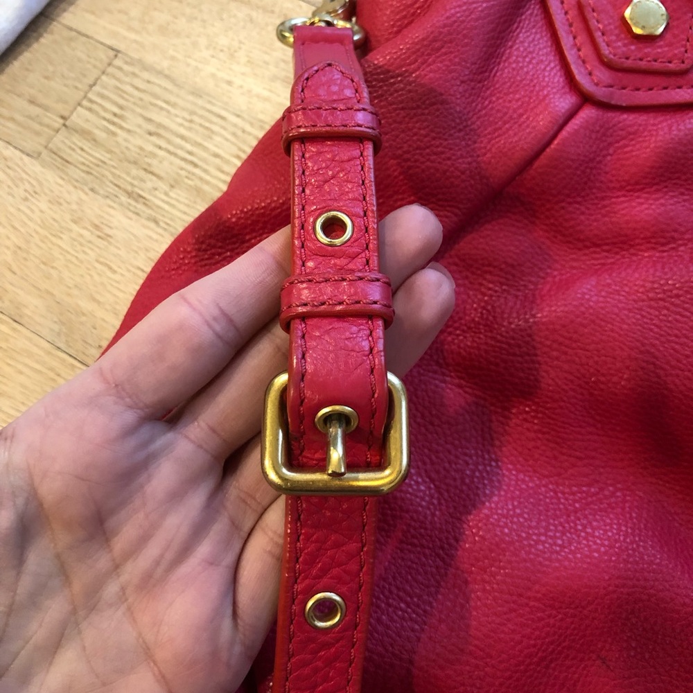 cherry red MARC BY MARC JACOBS purse with gold hardware - Picture 4 of 17
